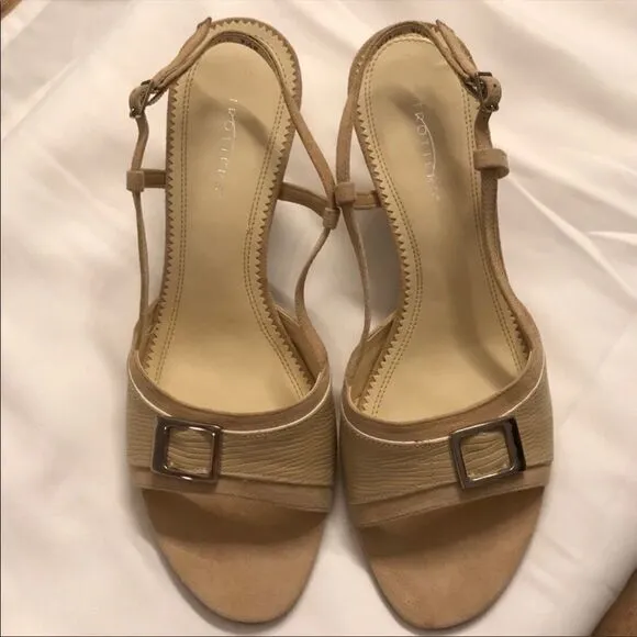 TROTTERS BEIGE Beautiful 3.25 inch heels, …
