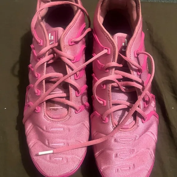 Vibrant  Nike Air Vapormax Plus Berry Air Max men size 11 women 12.5 preowned