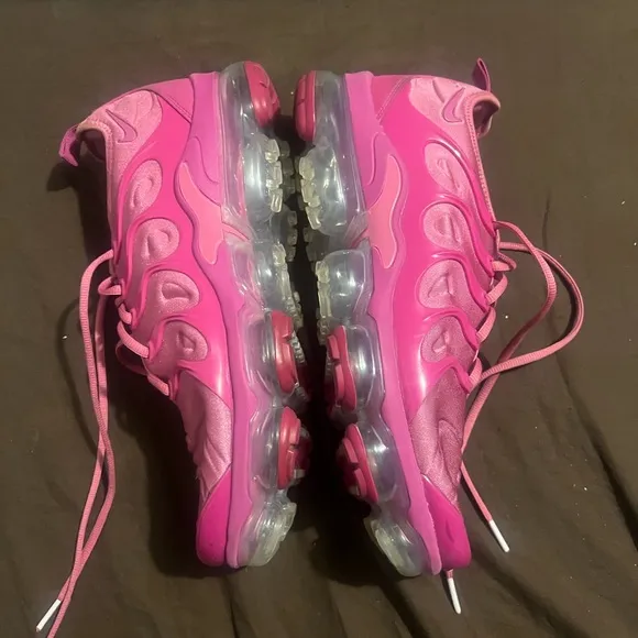 Vibrant  Nike Air Vapormax Plus Berry Air Max men size 11 women 12.5 preowned