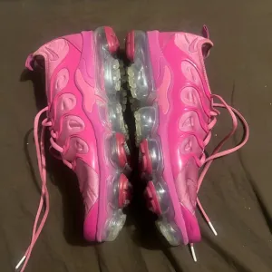Vibrant  Nike Air Vapormax Plus Berry Air Max men size 11 women 12.5 preowned