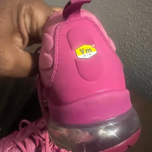 Vibrant  Nike Air Vapormax Plus Berry Air Max men size 11 women 12.5 preowned