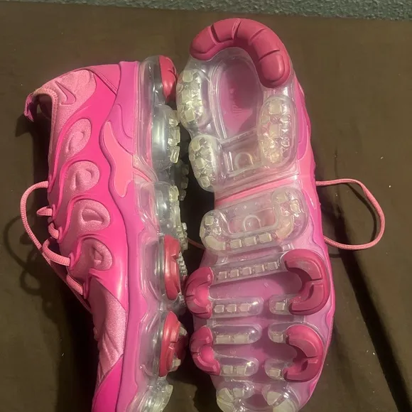 Vibrant  Nike Air Vapormax Plus Berry Air Max men size 11 women 12.5 preowned