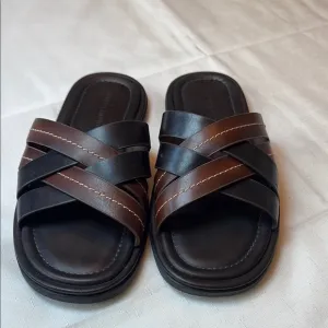 🧊Vince Camuto Brown Slide Sandals with Criss-Cross Straps