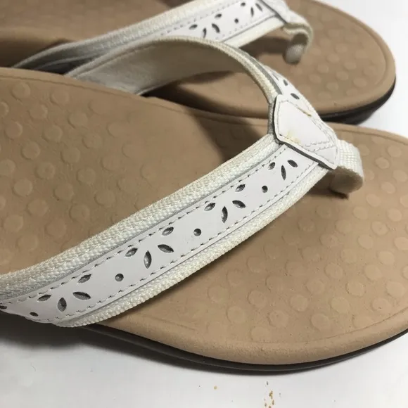 Vionic Casandra White Strap Thong Flip Flop Sandals Size 7