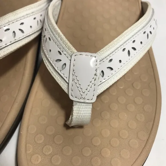 Vionic Casandra White Strap Thong Flip Flop Sandals Size 7