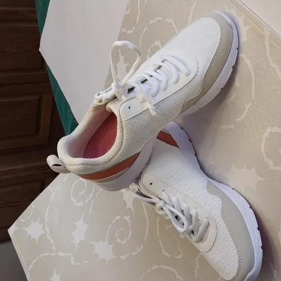 Vionic NWOT Women's 7.5 M Jetta Sneaker White Grey Orange Walking Fitness Gym