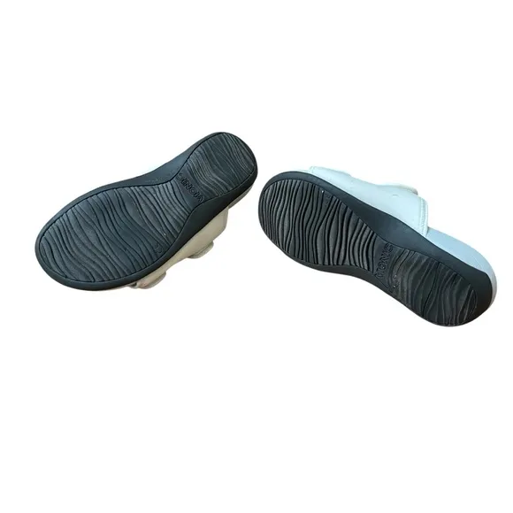 Vionic Sz. 5 White &amp; a Hint of Neon Comfort Adjustable Straps Orthopedic shoe