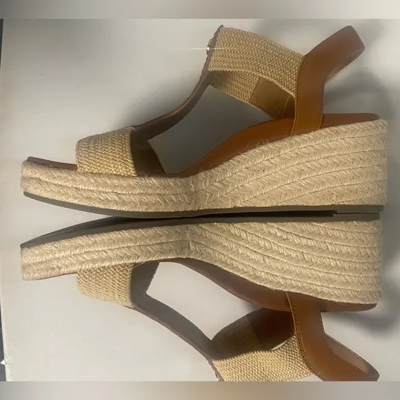 VIONIC(New) Leather Upper Sandals Womens CALERA Wedge Sandal Size 7.5