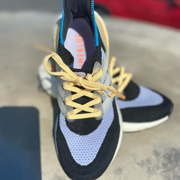 Women’s ADIDAS TRABOOST  21 Running Sneakers Size 6,5