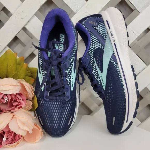 Women's Brooks Ghost 14 Navy Tennis Shoes Size 6.5
