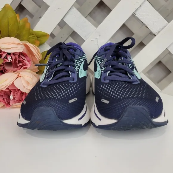 Women's Brooks Ghost 14 Navy Tennis Shoes Size 6.5