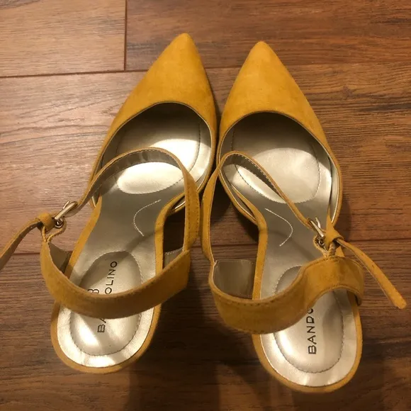 Women’s Mustard Yellow Bandolino Stiletto Heel Size 11M with a 4 inches height