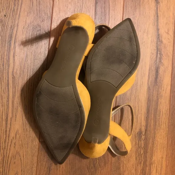 Women’s Mustard Yellow Bandolino Stiletto Heel Size 11M with a 4 inches height