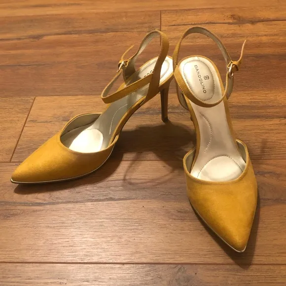 Women’s Mustard Yellow Bandolino Stiletto Heel Size 11M with a 4 inches height