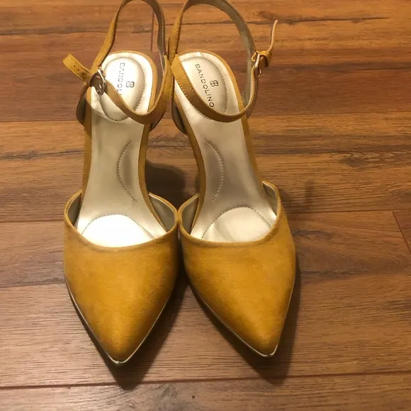 Women’s Mustard Yellow Bandolino Stiletto Heel Size 11M with a 4 inches height