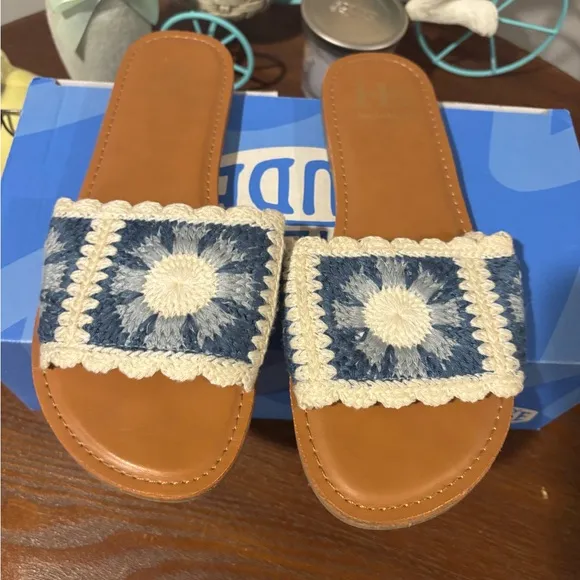 Women's Sandals Brand is Haut Hippie Style  Light Blue &amp; Cream Size 7.5 worn 1x
