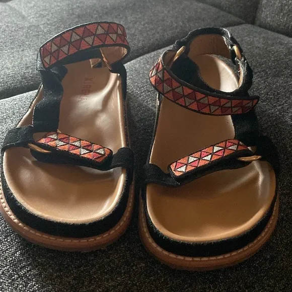 XIRENA ANAIS SANDAL Black and Red suede Sandals size 8